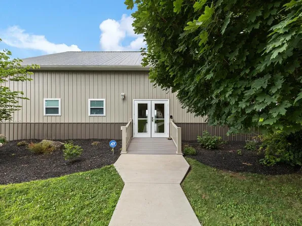 4 Coventry Rd, Valley Grove, WV 26002