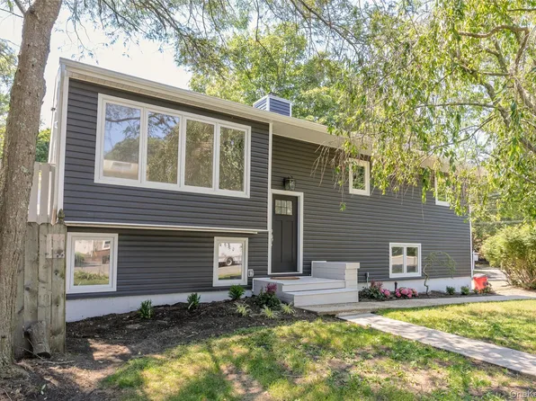 34 John Street N, Shoreham, NY 11786