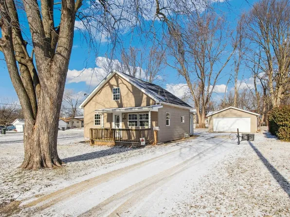 906 W 12th St, Sterling, IL 61081