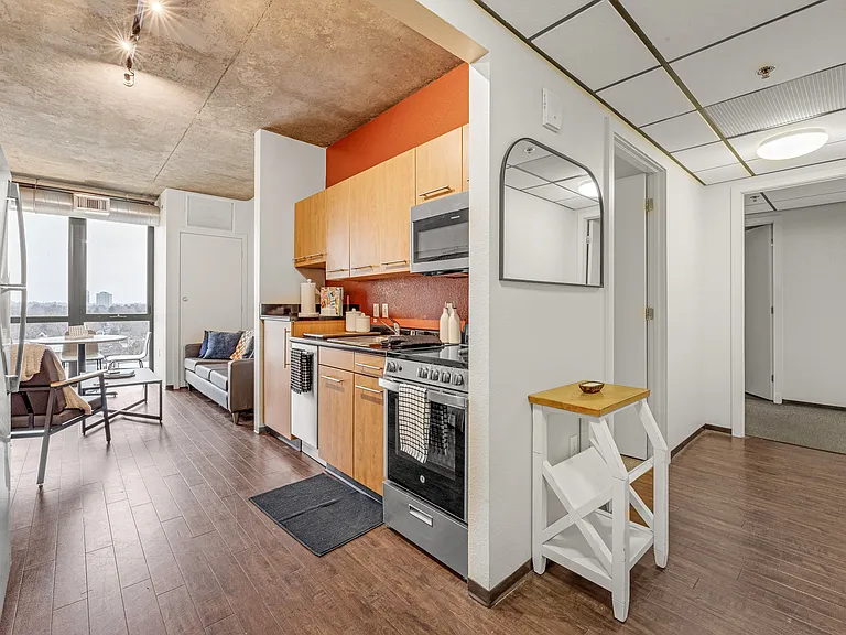 Vista Student Living- Rent by the Room — Photo 8