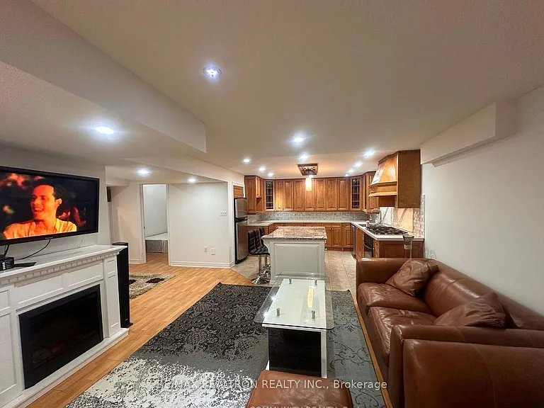 20 Maple Forest Dr #BASEMENT — Photo 1