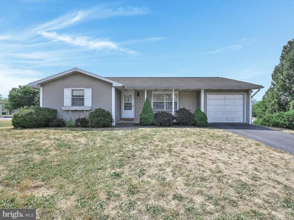 406 4th St, Pine Grove, PA 17963