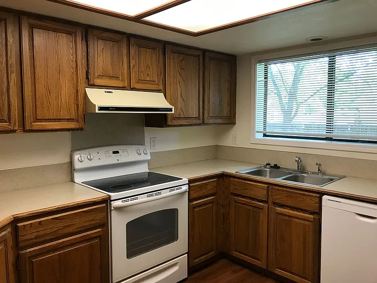 4271 N Pennfield Pl — Photo 8