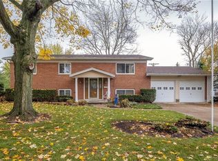 5649 Hunters Ridge Rd, Dayton, OH 45431