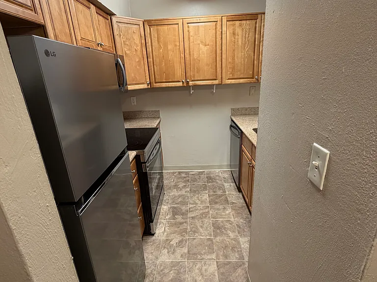 911 N Euclid Ave #207 — Photo 8