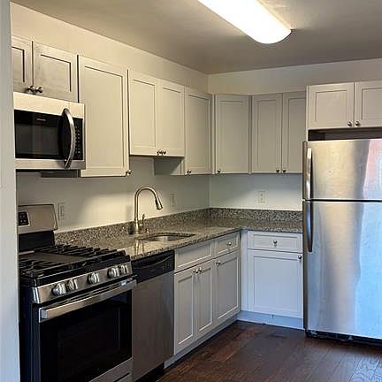 2nd image of 2348 Linwood Ave APT 6O