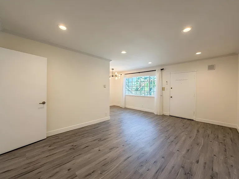 1102 Euclid St — Photo 4