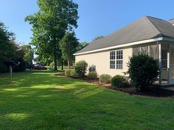 3rd image of 950 Watsonia Dr