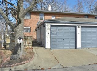 869 Delmonico Dr, Ballwin, MO 63021