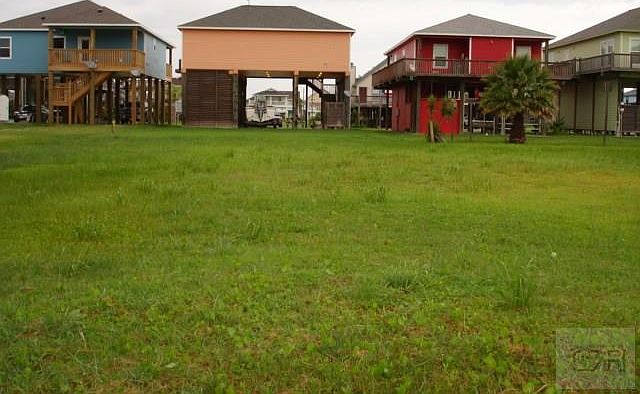 1st image of 864 Gulfview Dr