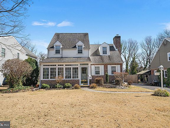 2nd image of 310 Manor Cir