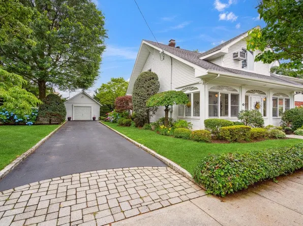 101 Norwood Avenue, Malverne, NY 11565