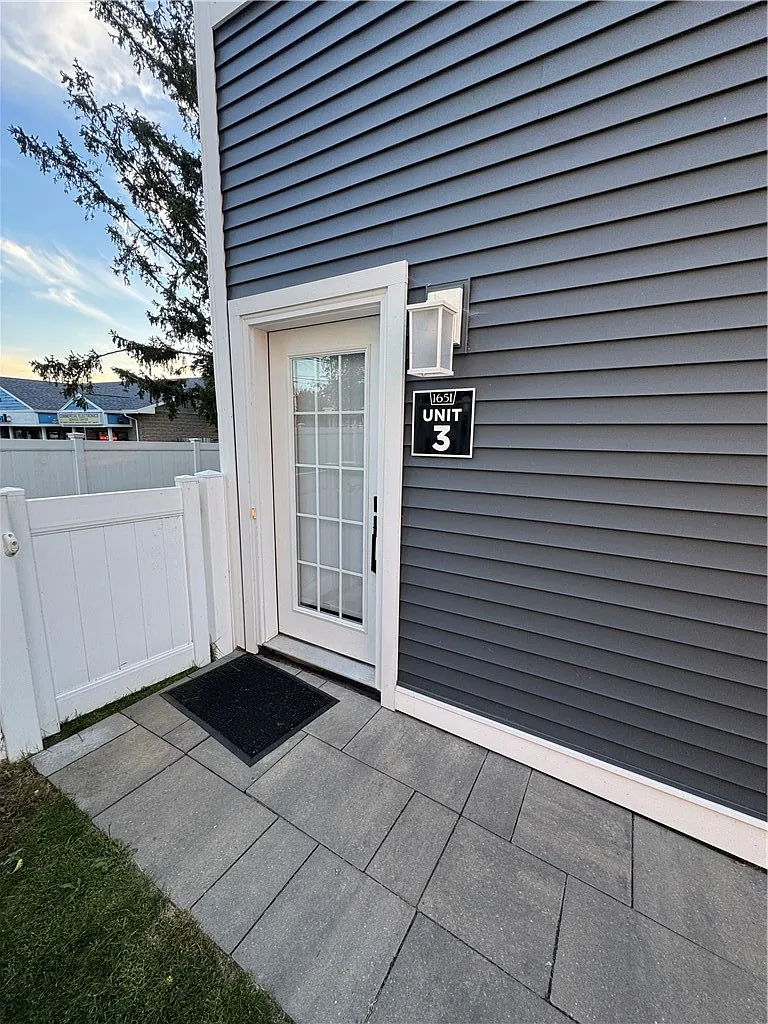 2 bed, 2.0 bath, 1600 sqft, $2,000 — Photo 3