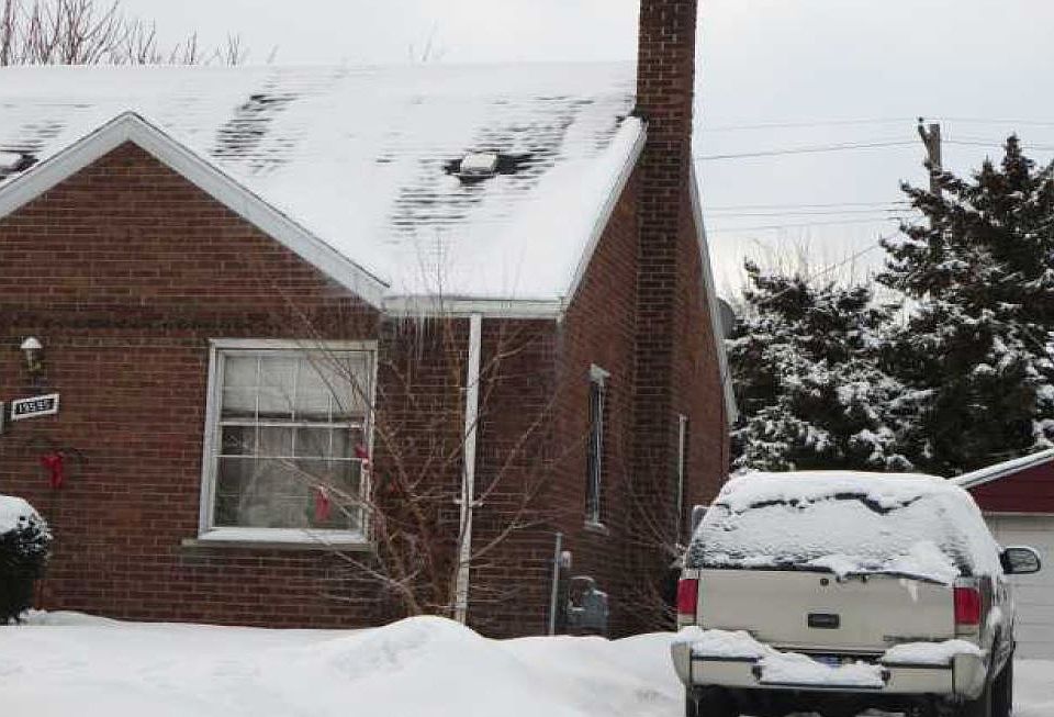 2nd image of 19595 Hamburg St