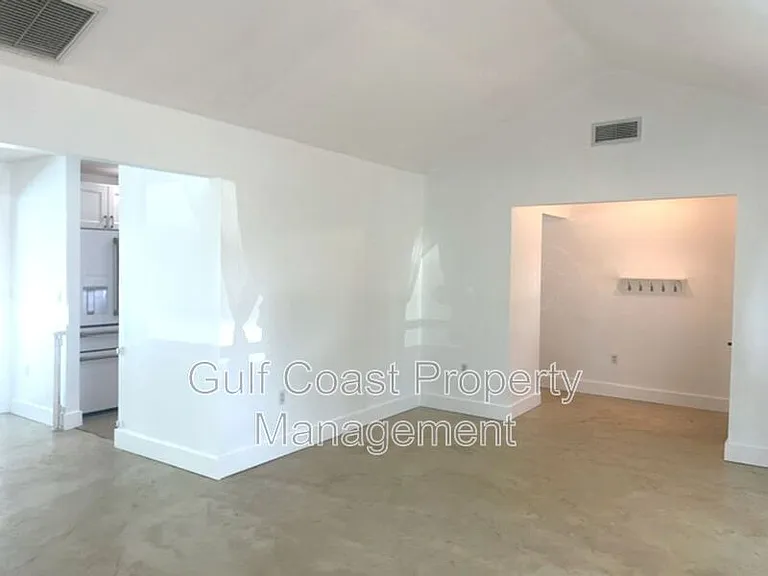 5677 Beneva Woods Cir — Photo 7
