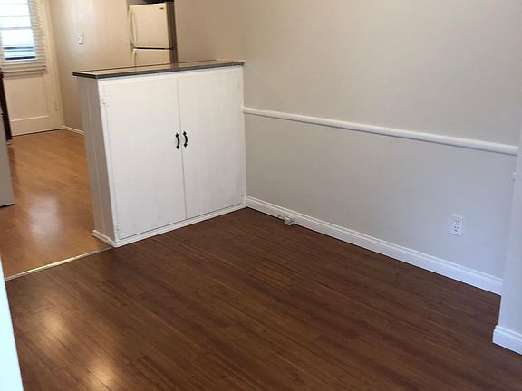 3rd image of 3222 Honolulu Ave APT B