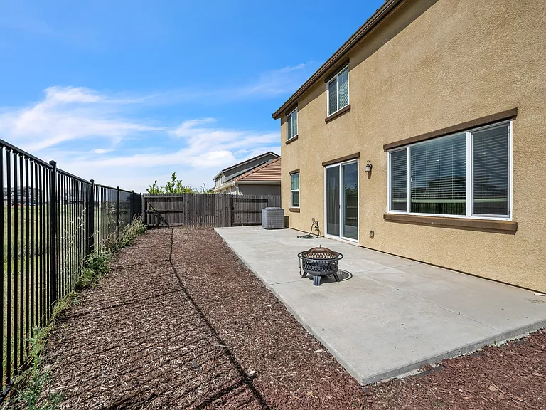 4562 Butterfly Ridge Dr — Photo 40