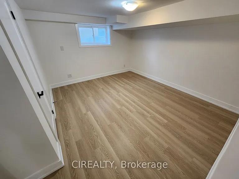 31 Bailey Cres #LOWER — Photo 13