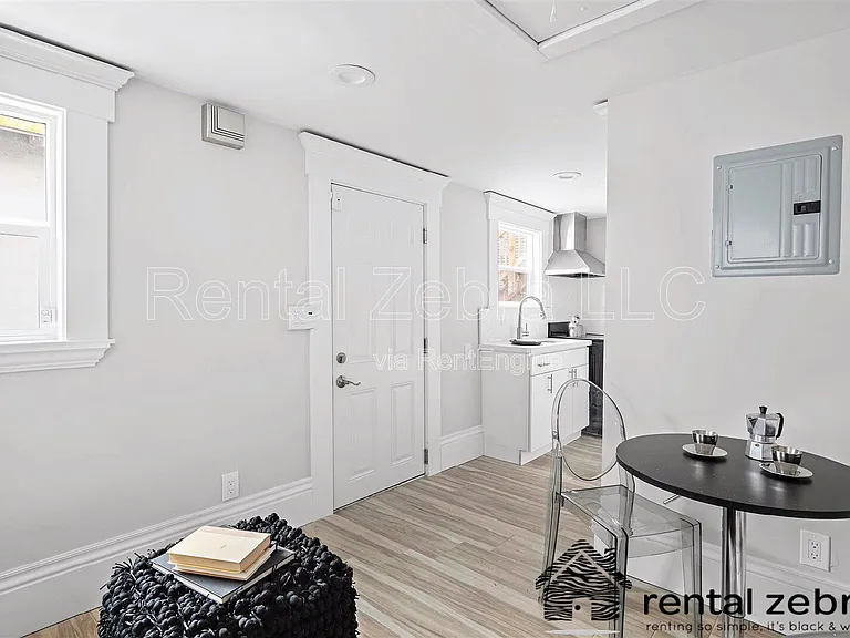 1823 1/2 Delaware St — Photo 2