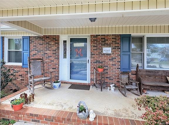 2nd image of 110 Bonnie Ln