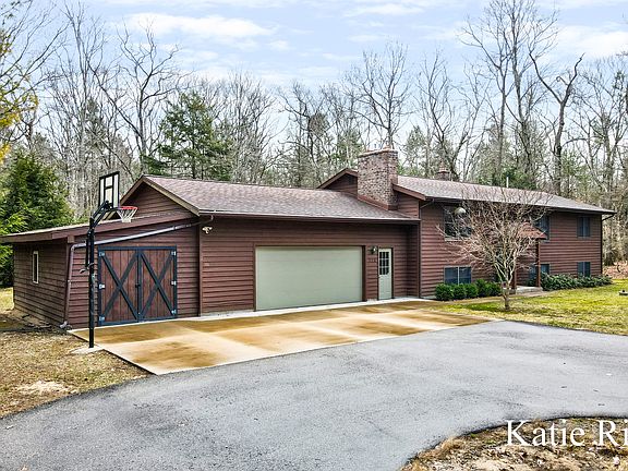 2nd image of 938 N Scenic Dr