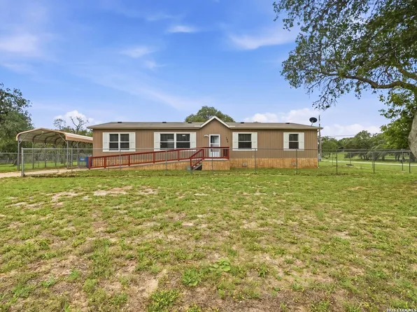102 Mil Encinos, Adkins, TX 78101