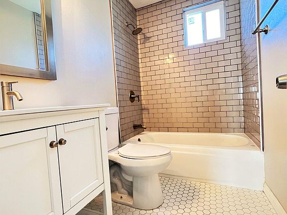 5th image of 16001 Leadwell St