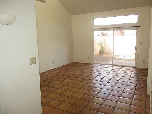 5th image of 312 W Carmen St