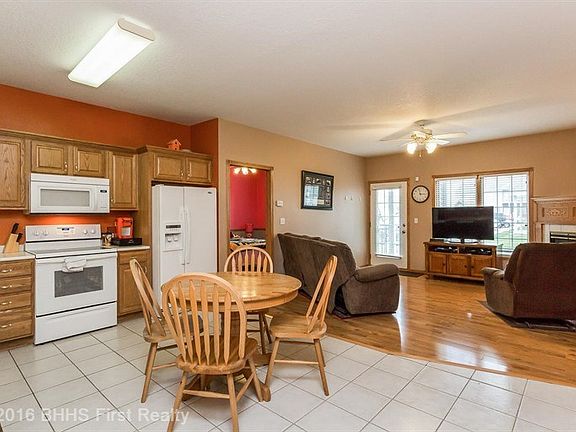 3rd image of 1325 SE Florence Dr Unit 205