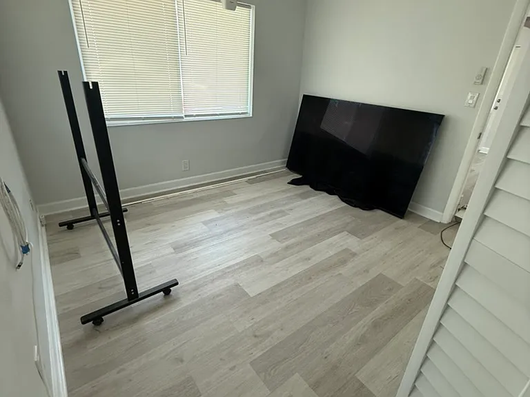 1632 NE 4th Pl #2 — Photo 2
