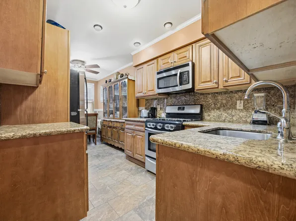 601 East 86th Street image 6 of 19