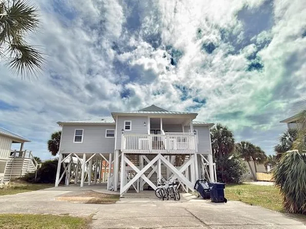 1040 Gulf Beach Dr, Eastpoint, FL 32328