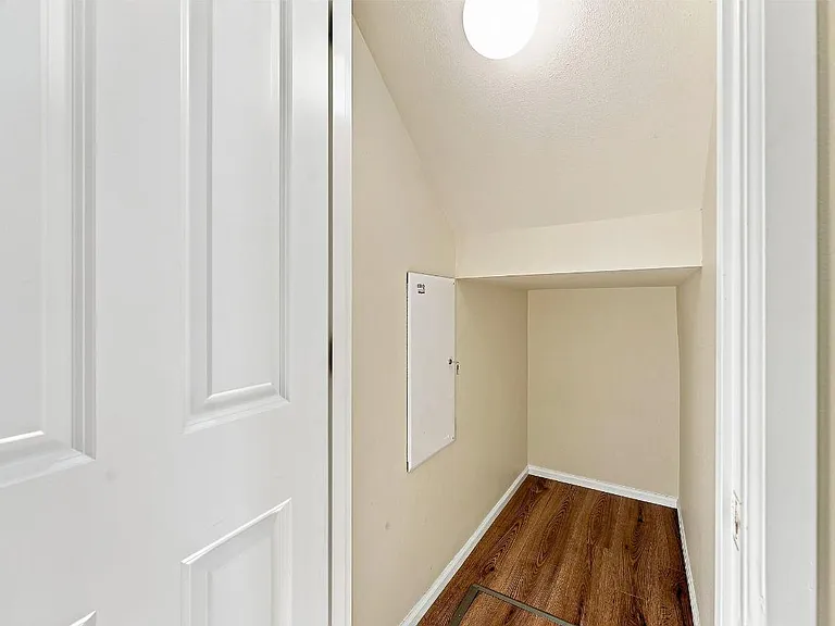 6038 Discovery St E — Photo 23