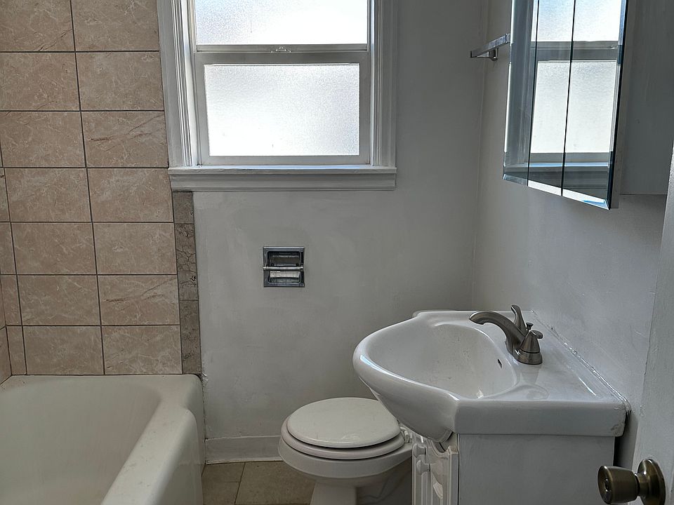 1st image of 725 Broadwater Ave #725
