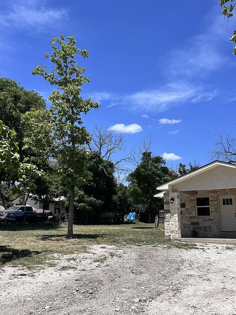 4 bed, 1.0 bath, 1013 sqft, $1,550 — Photo 3