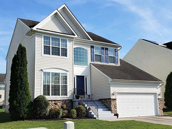 3rd image of 61 Jessica Lyn Dr