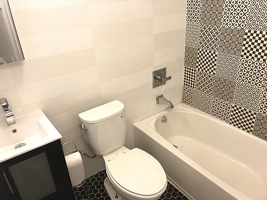 Rented by Tapiro Realty | media 10