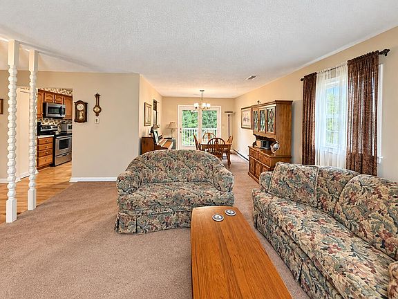 5th image of 133 Amber Dr