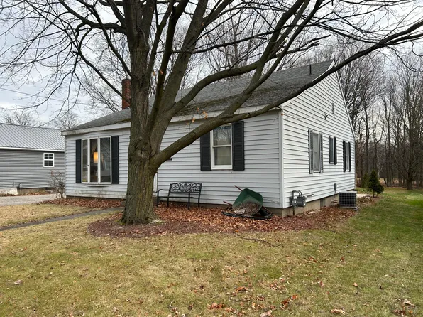 409 S Main St, Scottville, MI 49454