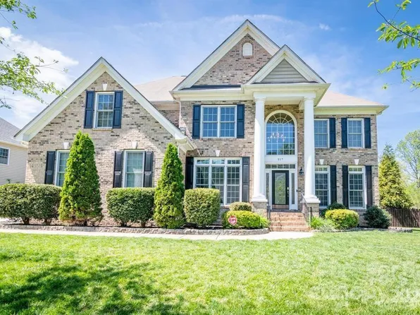 217 Crimson Orchard Dr, Mooresville, NC 28115