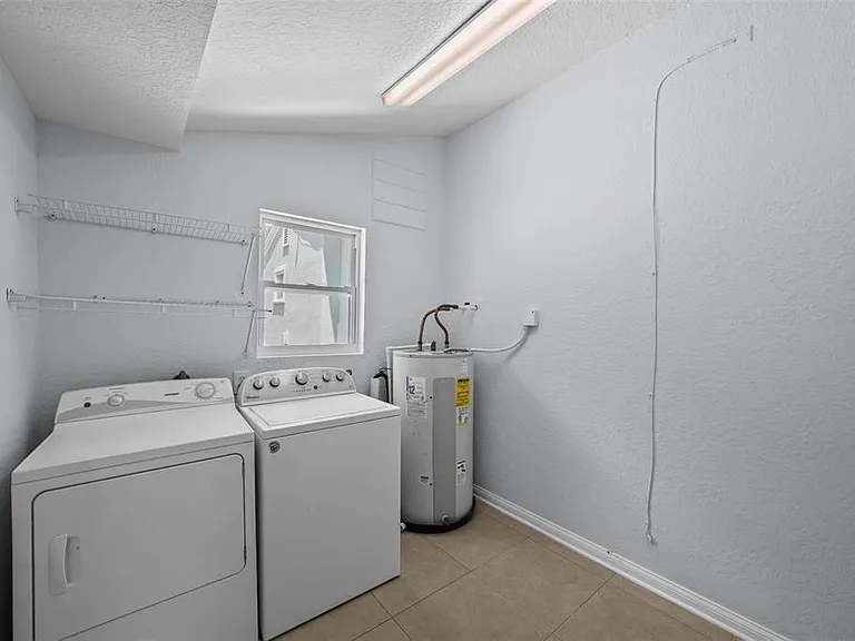 814 W Indiana Ave — Photo 36