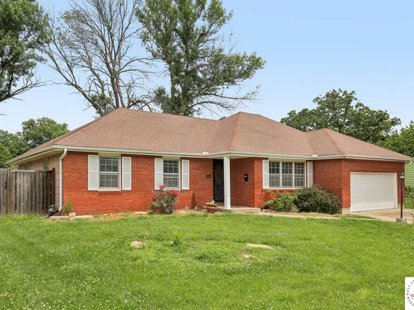 303 Johnson Dr, Warrensburg, MO 64093