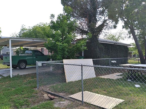 2nd image of 800 Trickham St