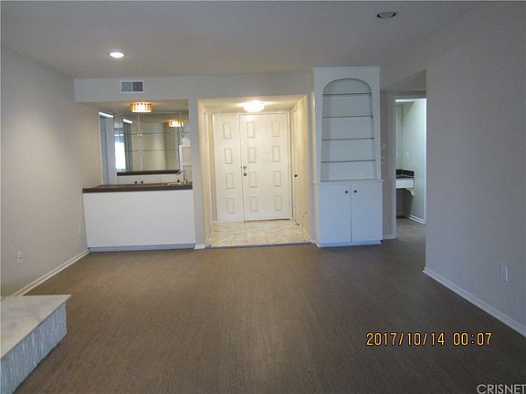 2nd image of 5330 Lindley Ave Unit 304