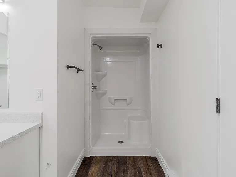 975 Brookside Dr — Photo 5