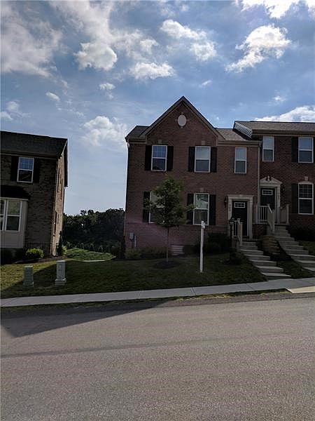 Outstanding location and condition!  Like new end unit townhome only minutes to I-79, restaurants, and shopping!
