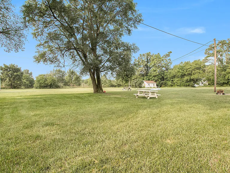 2 bed, 1.0 bath, $800 — Photo 15