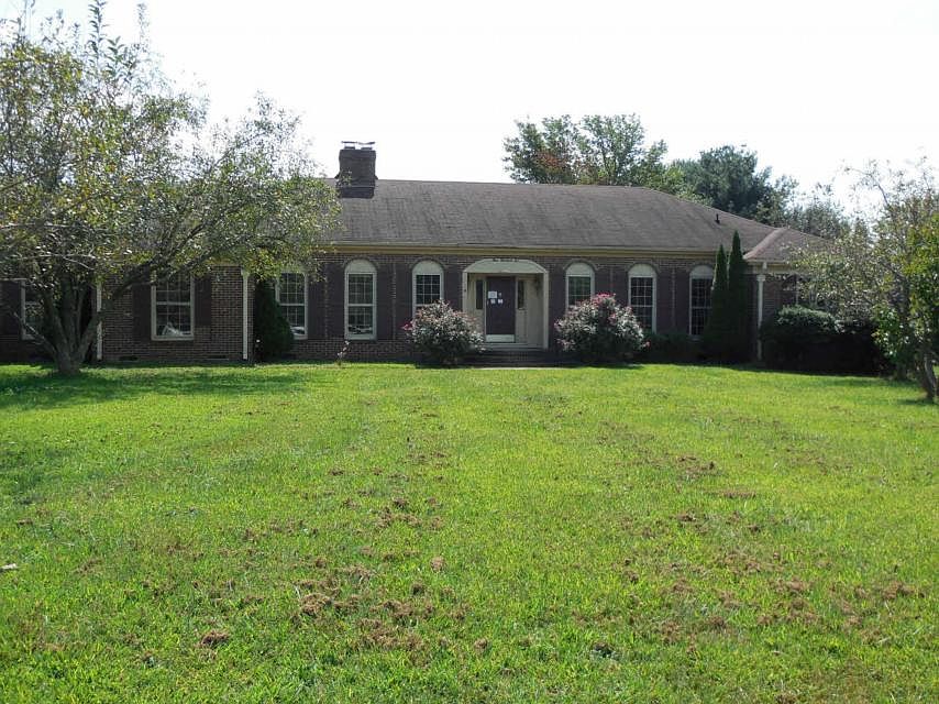 1st image of 102 Heritage Ln