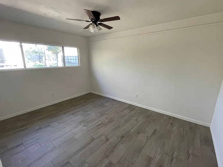 24266 Virginia Ln — Photo 6