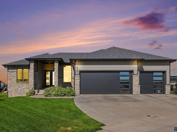 6701 E Spitfire Cir, Sioux Falls, SD 57110